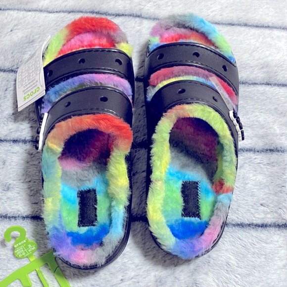 Crocs classic cozzzy spray dye lined sandals - Picture 2 of 15